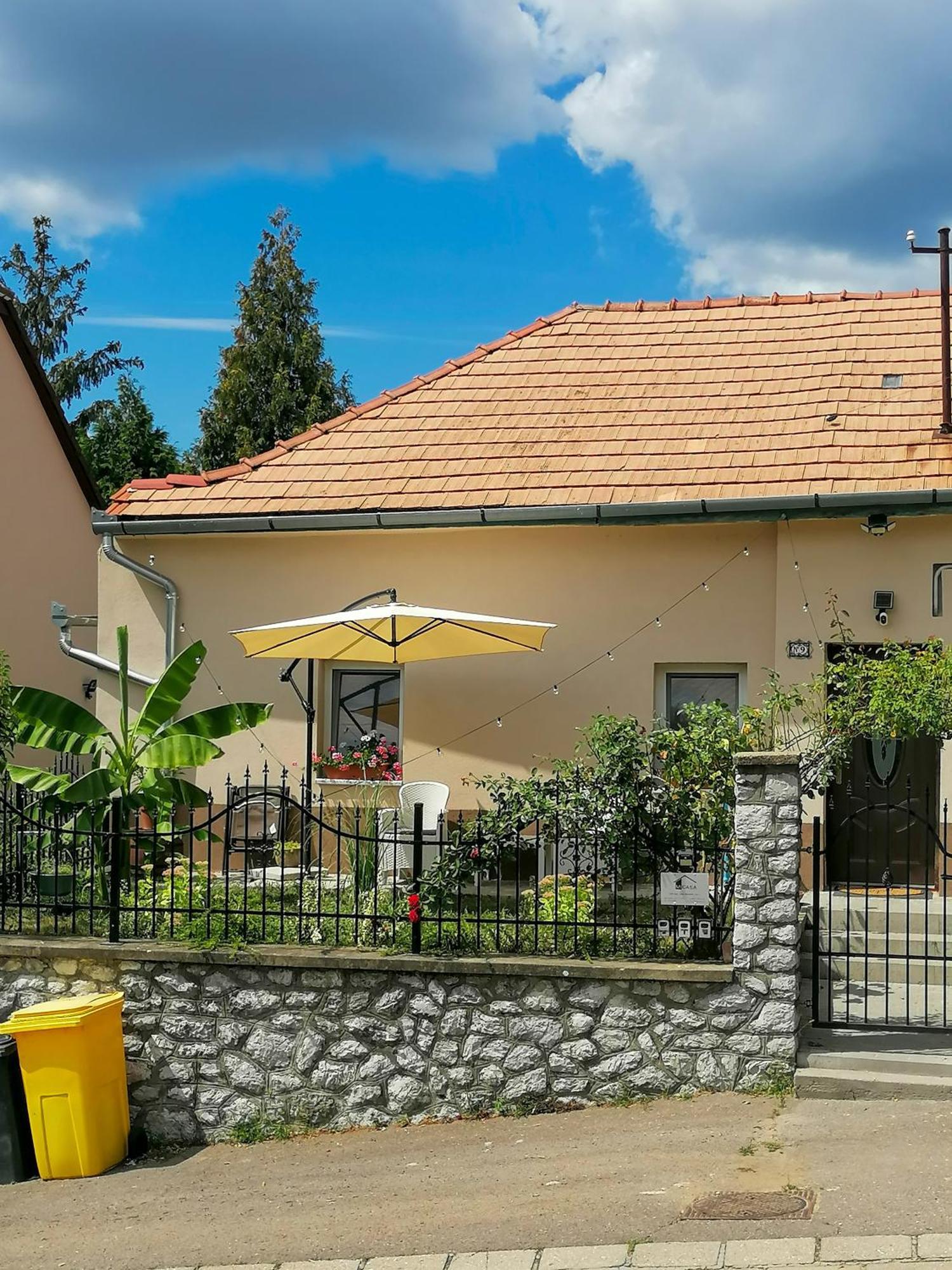 Mi Casa Vendeghaz - Apartments Eger Luaran gambar
